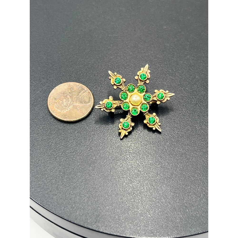 Vintage Emerald Green Prong Set‎ 6 Pointed Faux Pearl Brooch Pin Gold Tone - Picture 5 of 6